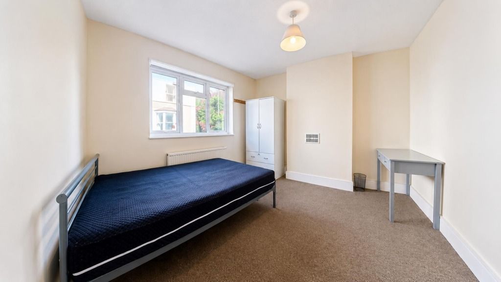 Property photo 2 of 11 5200321