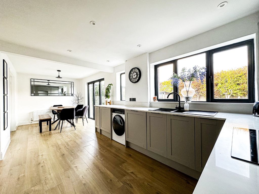 Property photo 3 of 27 4669988