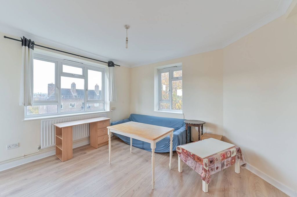 Property photo 3 of 11