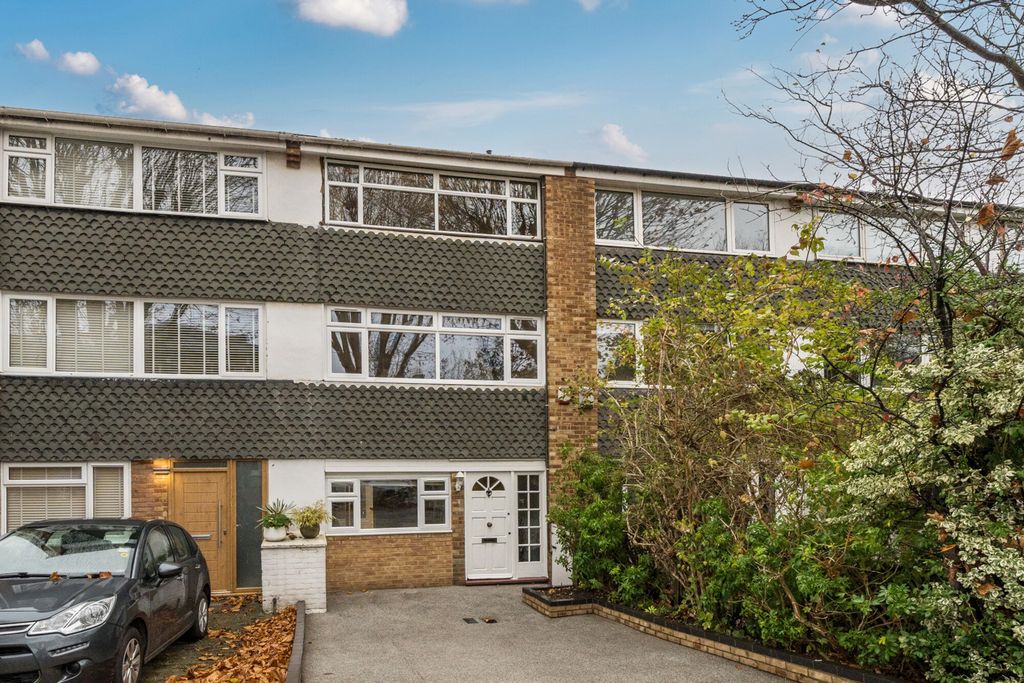 Property photo 1 of 18 External