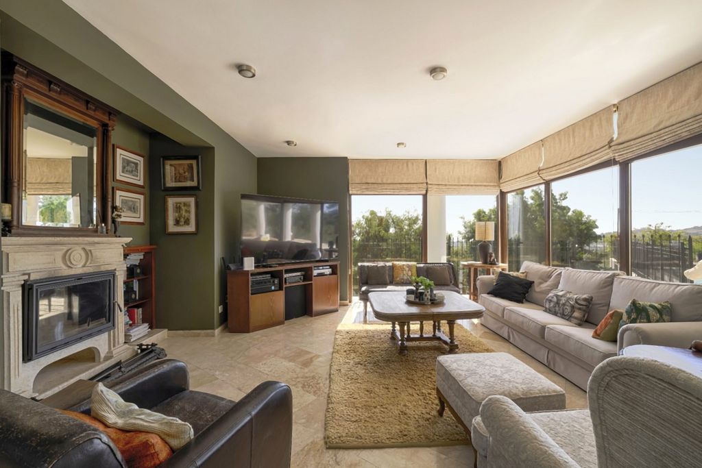 Property photo 1 of 30