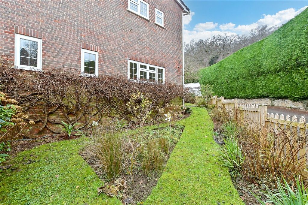 Property photo 3 of 16 Side Garden