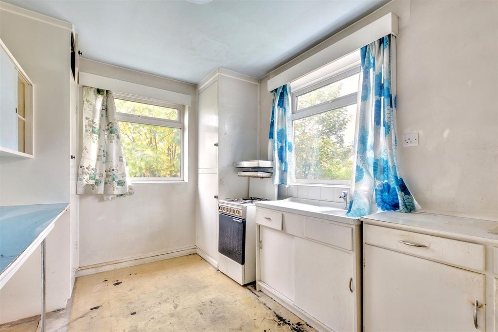 Property photo 3 of 16 Kitchen (1).Jpeg