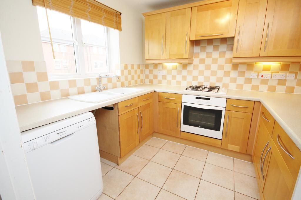 Property photo 3 of 12 Kitchen