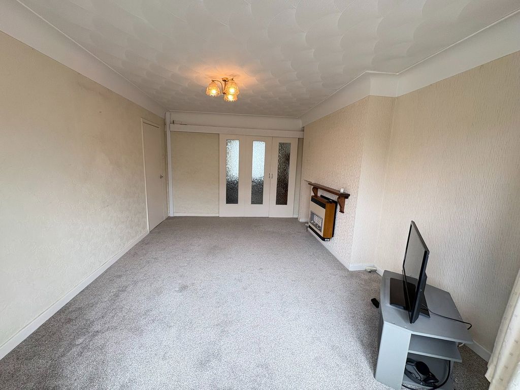 Property photo 2 of 34