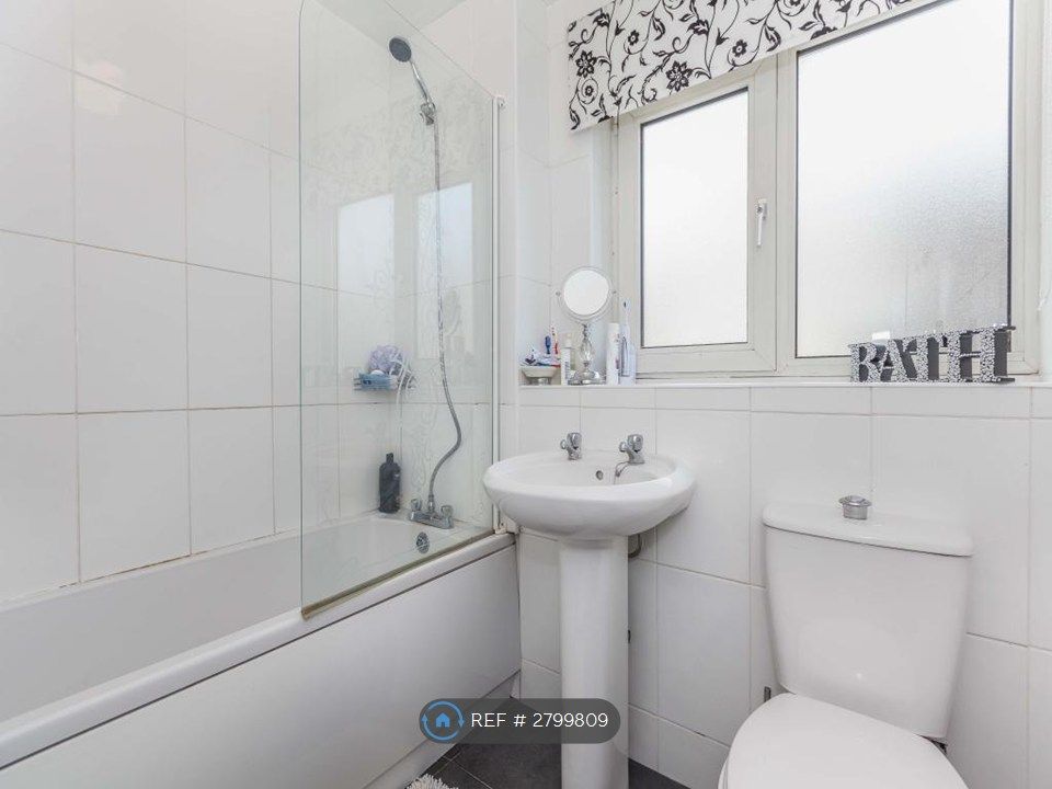 Property photo 3 of 12 Bathroom