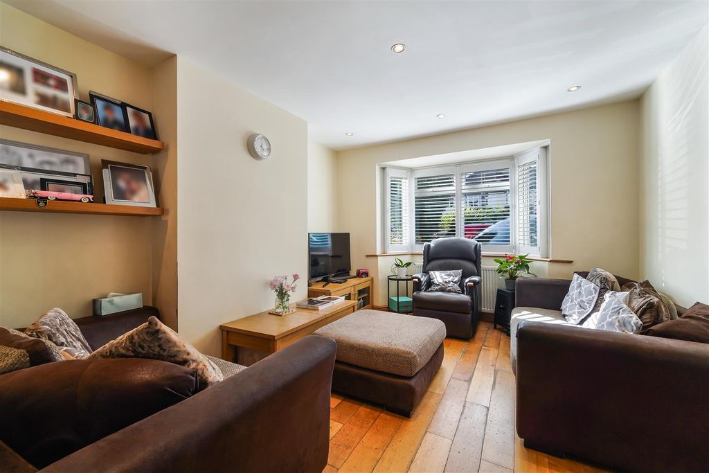 Property photo 2 of 15 Oakhurst Road (3).Jpg