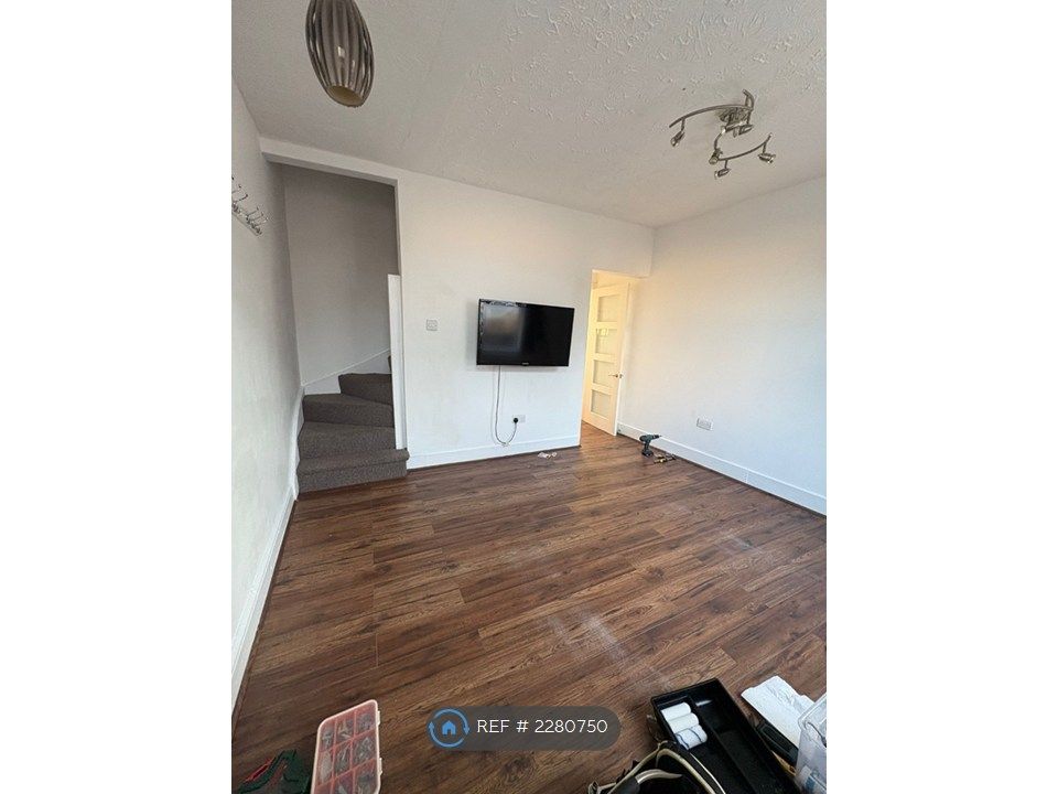Property photo 1 of 11 Living Room