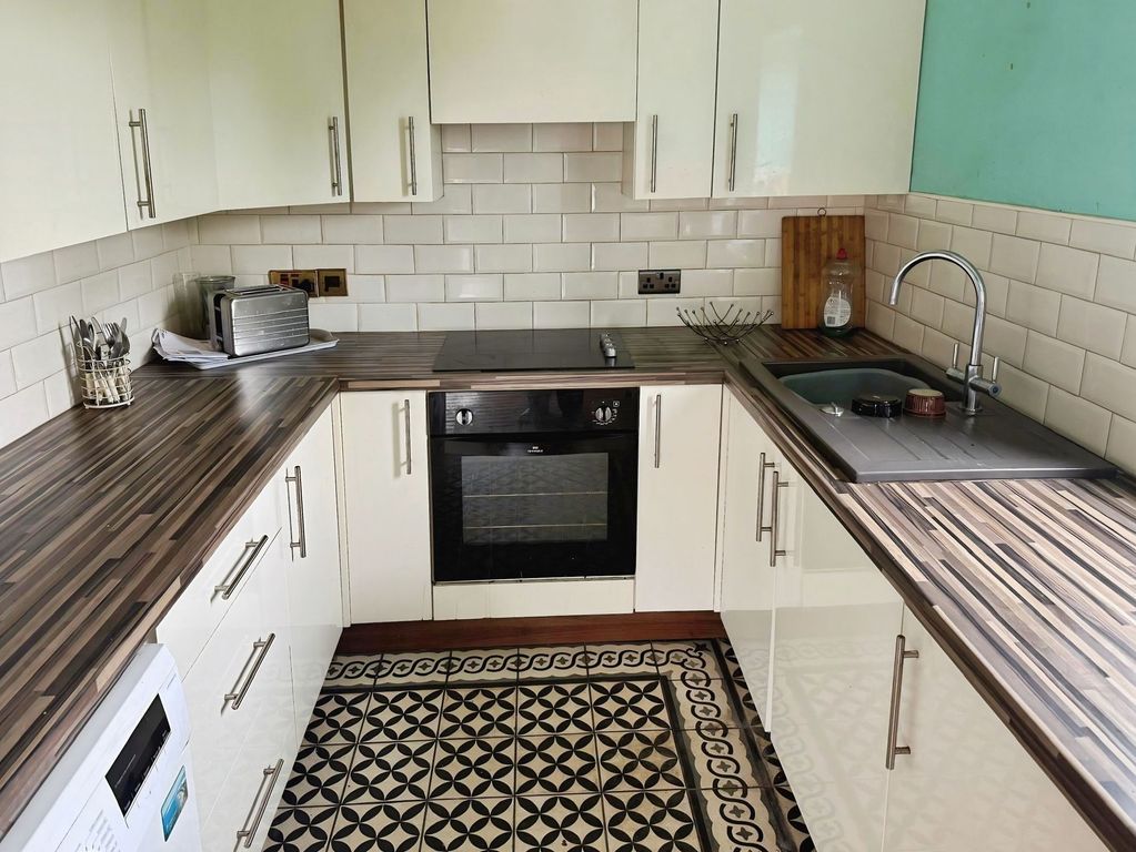 2 bed flat for saleLockside, Blackburn BB2 photo 4