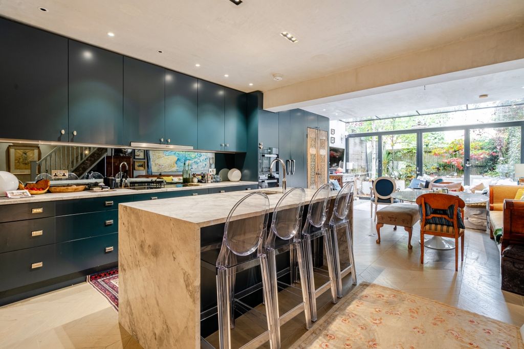 Property photo 3 of 16 1374260-7-690352F...