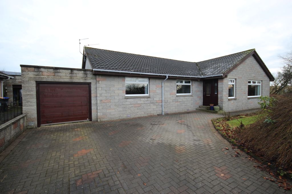 Property photo 1 of 18 External
