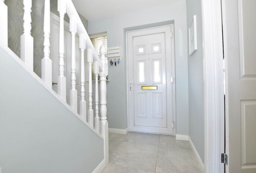 Property photo 3 of 33