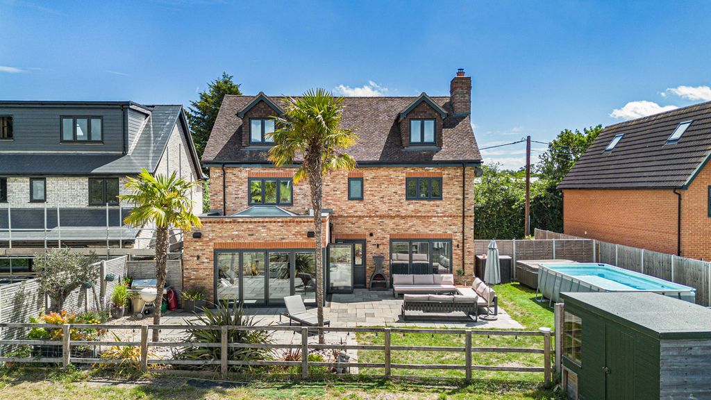 Property photo 1 of 32