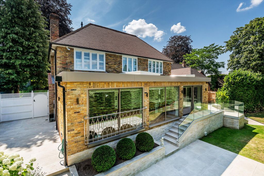 Additional image 11 of 4 bed detached house for saleBroadwater Rise, Guildford, Surrey GU1