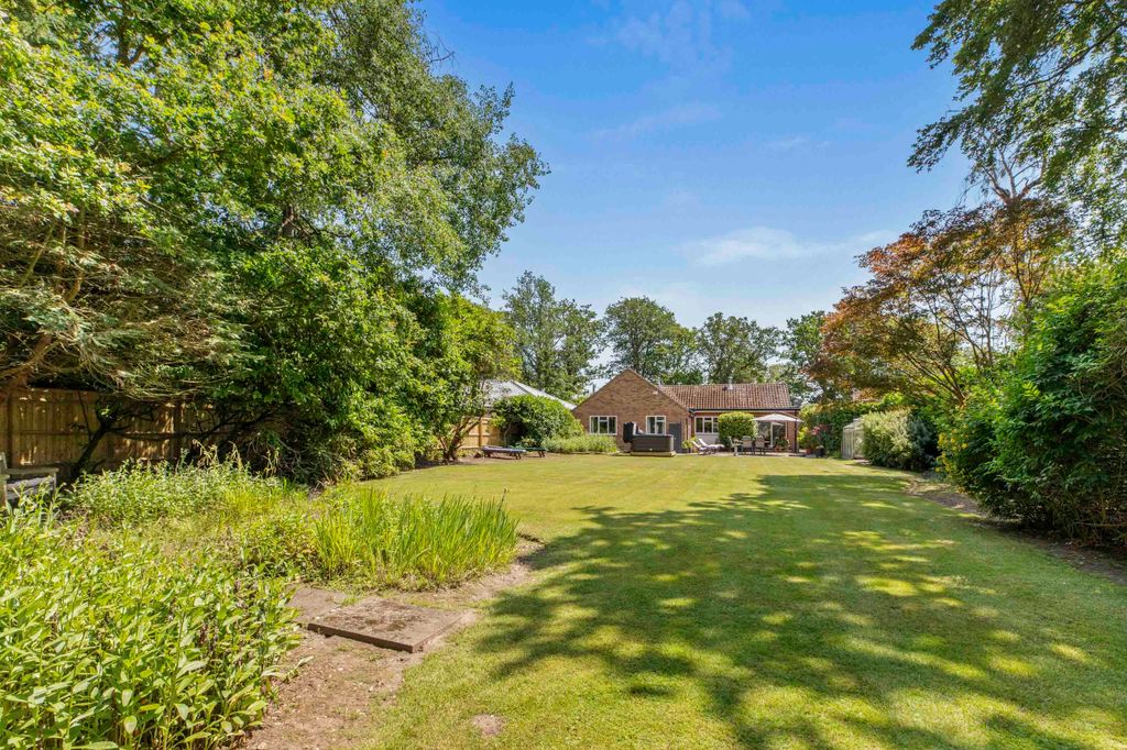 Property photo 1 of 30 Silverwood, Widmoor Wooburn Common Hp10 0Jg (Low Res)-21