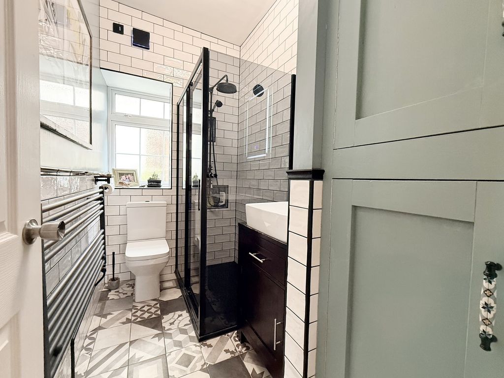 Property photo 3 of 32 Shower Room