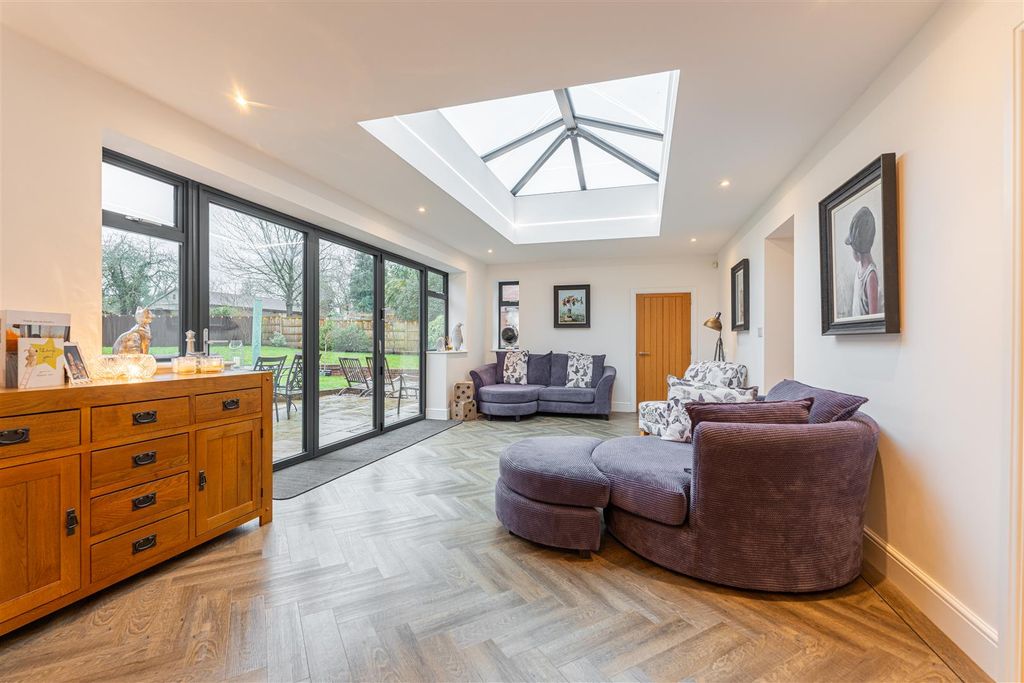 Property photo 3 of 55 Jasmine Cottage - Creative House Studio 01788.Jpg