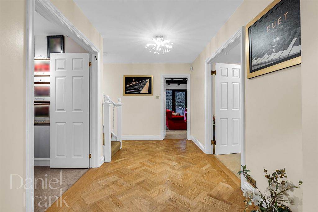 Property photo 3 of 41