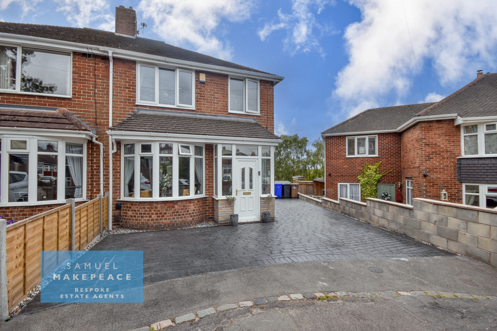 Property photo 1 of 28 Stunning Three Bedroom Semi-Detached Property With Large, Impressive Garden