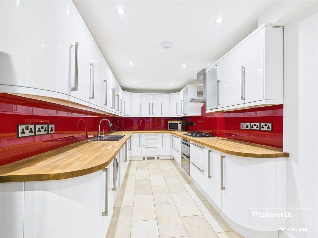 Property photo 2 of 20 Picture No. 32