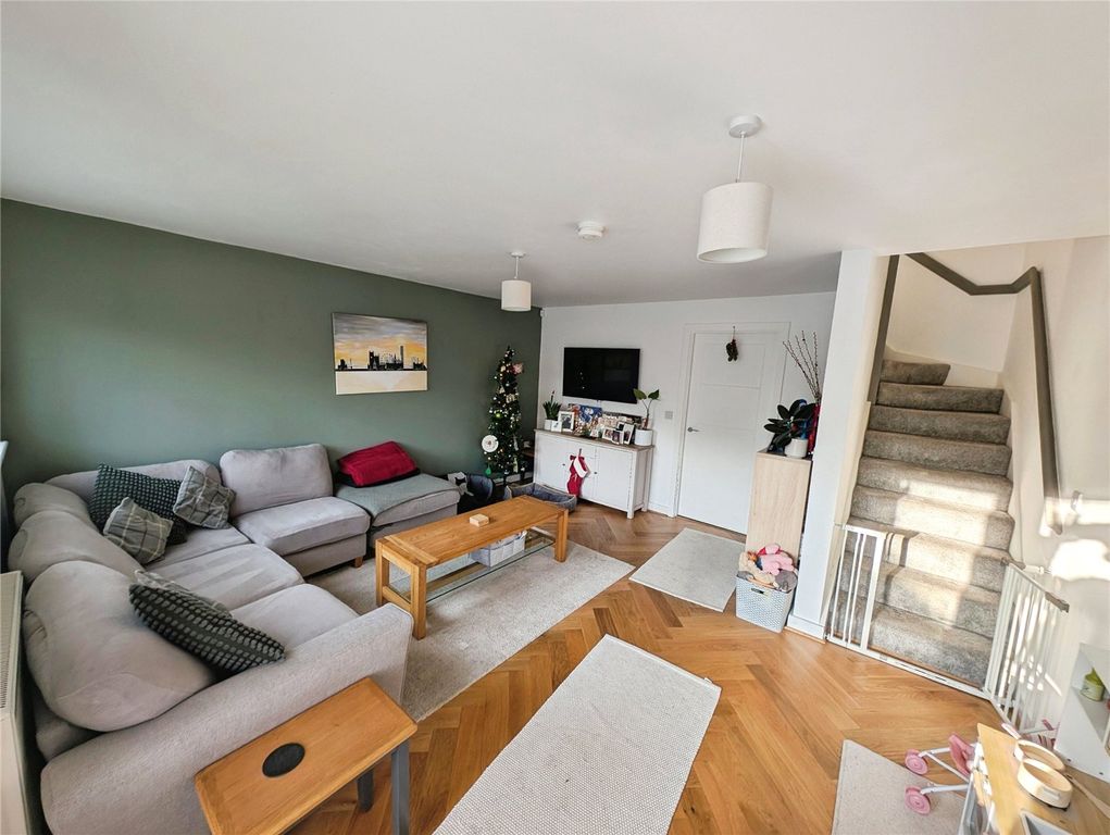 Property photo 3 of 16 Lounge 2