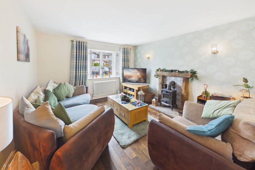 Property photo 2 of 18 Living Room