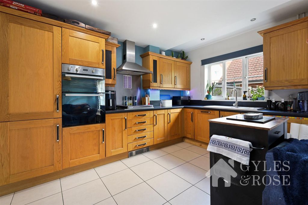 Property photo 2 of 18 Kitchen