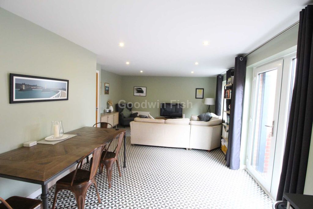 Property photo 3 of 15