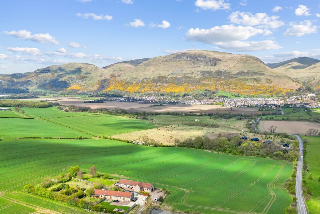 Property photo 2 of 31