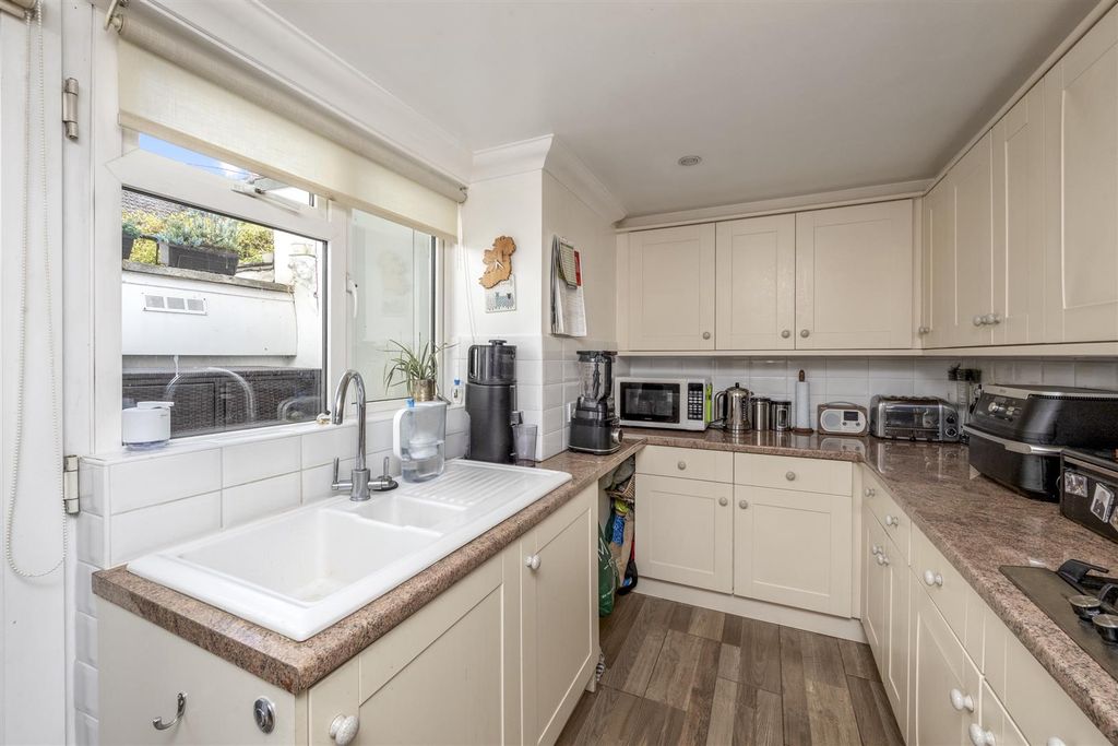 Property photo 2 of 17 Kitchen