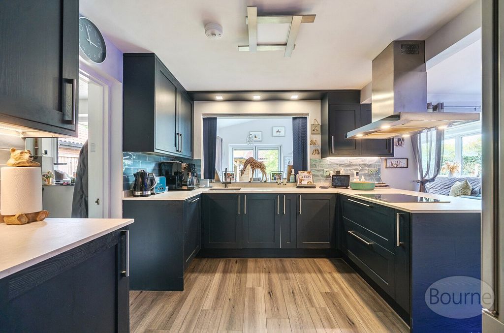 Property photo 3 of 24 Picture No. 30