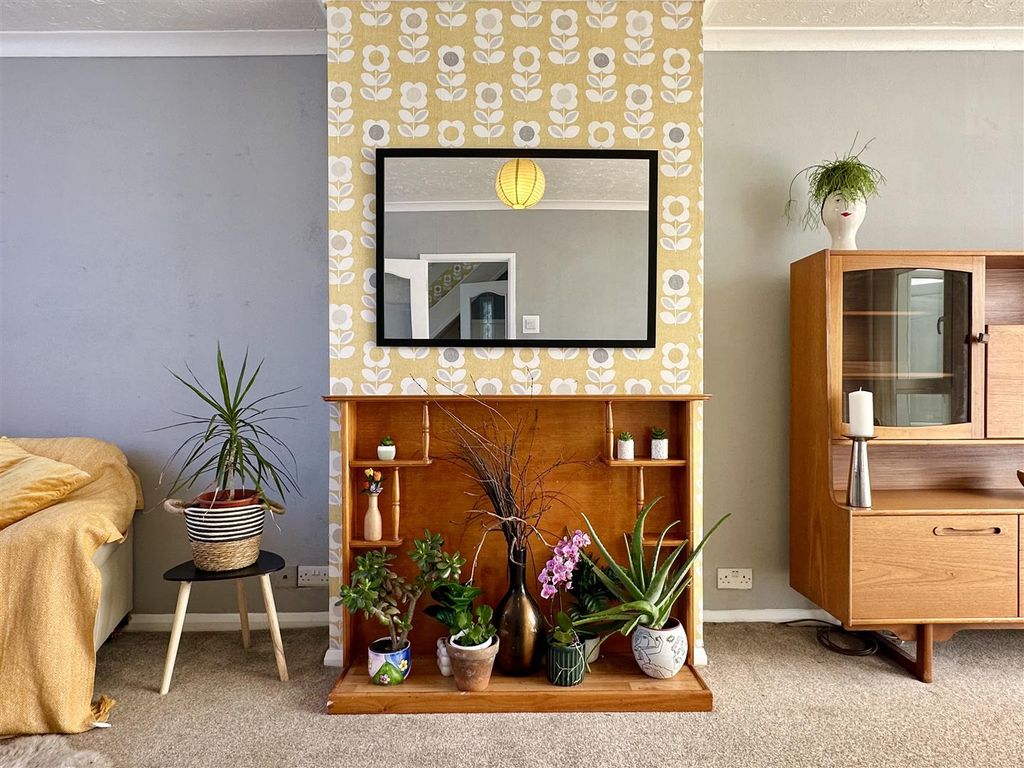 Property photo 2 of 25