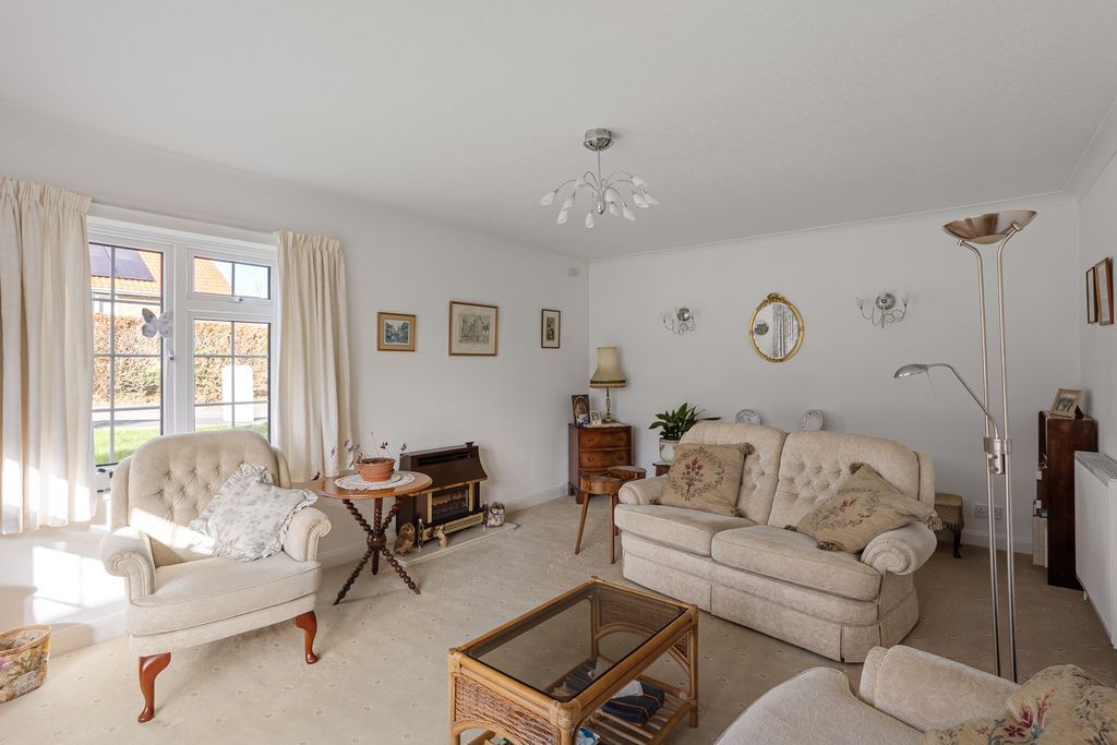 Property photo 2 of 15 Photo 4