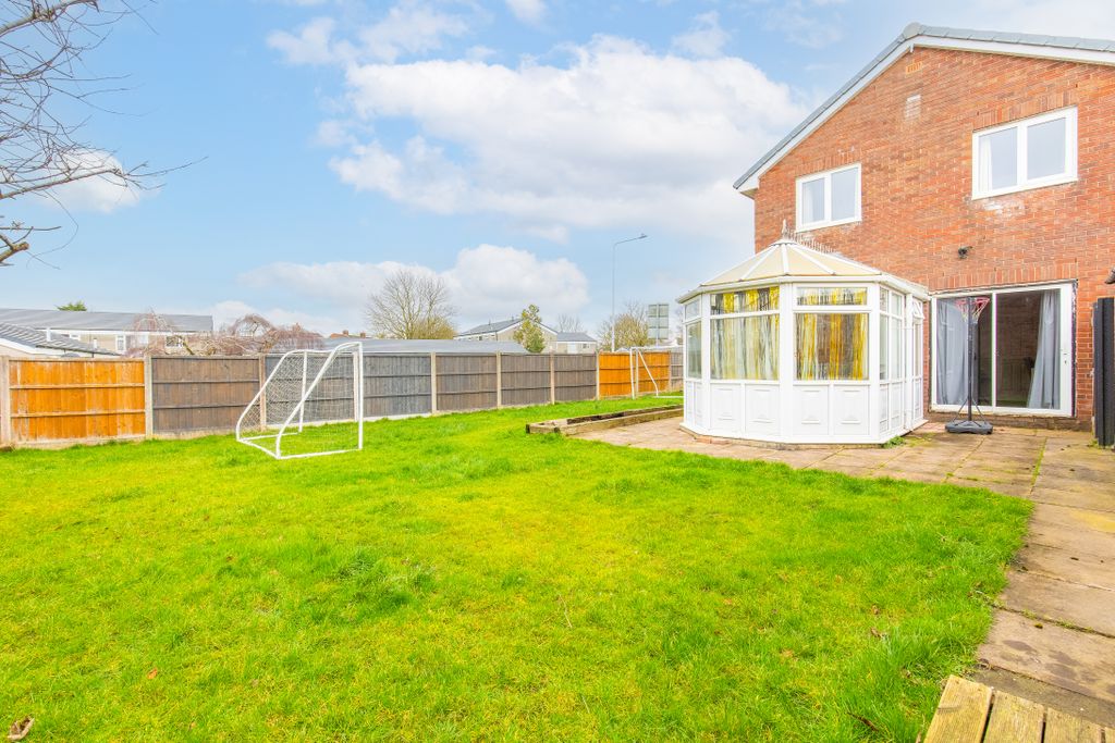 Property photo 1 of 12 Garden