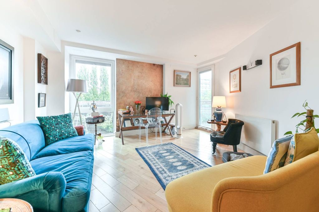 Property photo 2 of 12