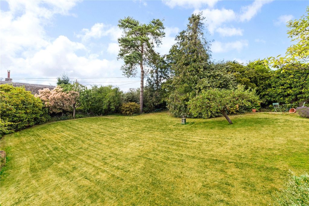 Property photo 3 of 21 Gardens