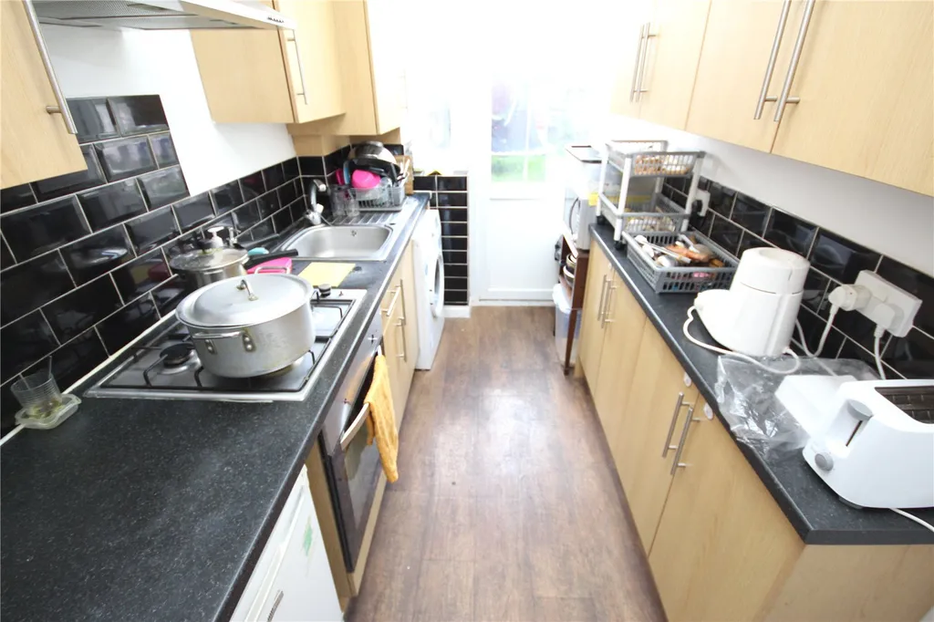 House in Essex RM10 - More