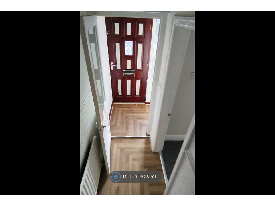 Property photo 2 of 11 Entrance Porch