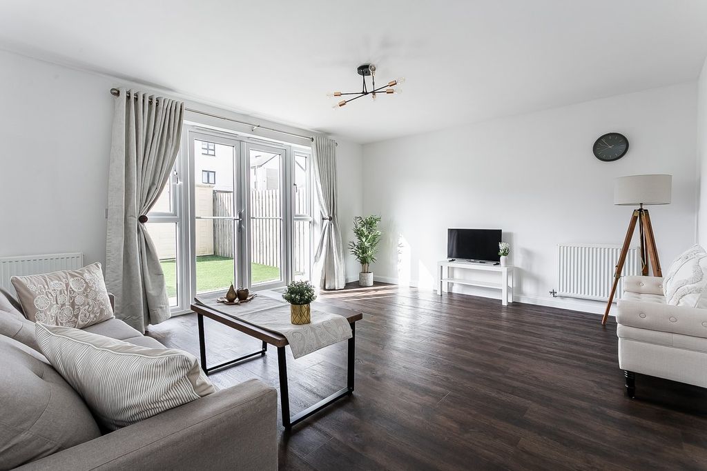 Property photo 2 of 26