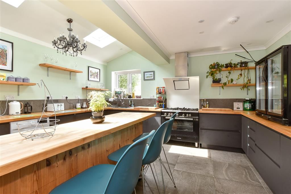 Property photo 3 of 16 Kitchen