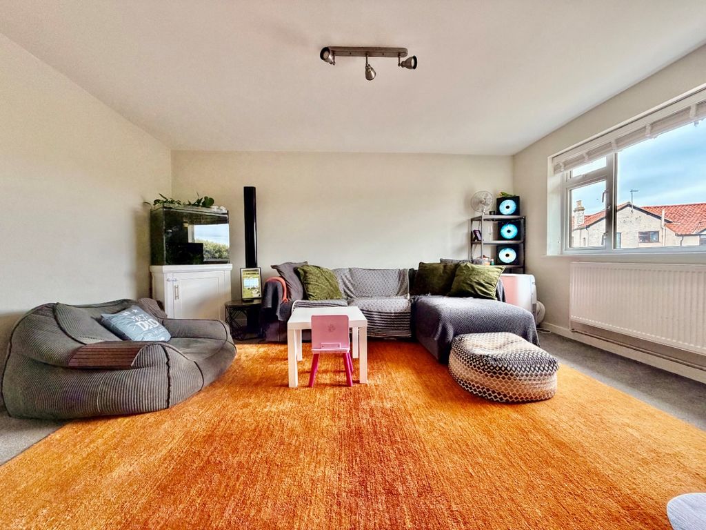 Property photo 3 of 11 4998944