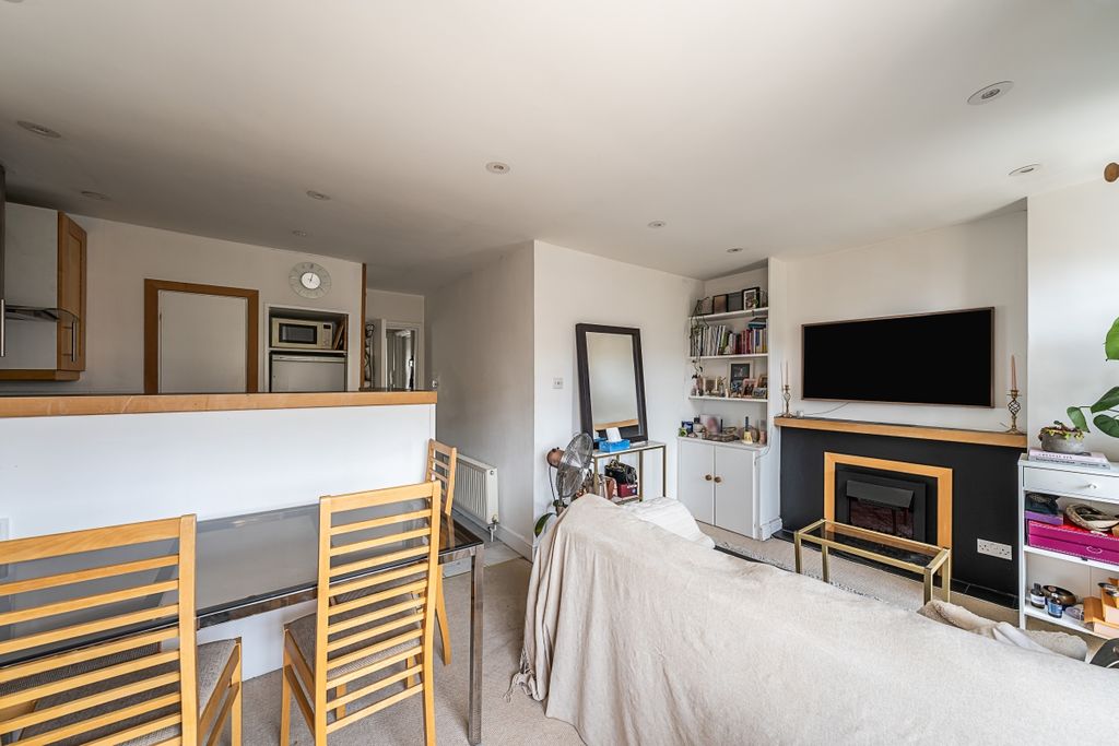 Property photo 3 of 10 12 83 St Georges ...