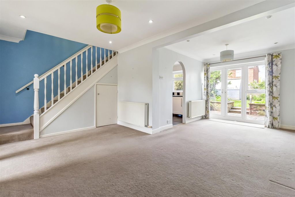 Property photo 2 of 16 4 Canberra Road-001.Jpg
