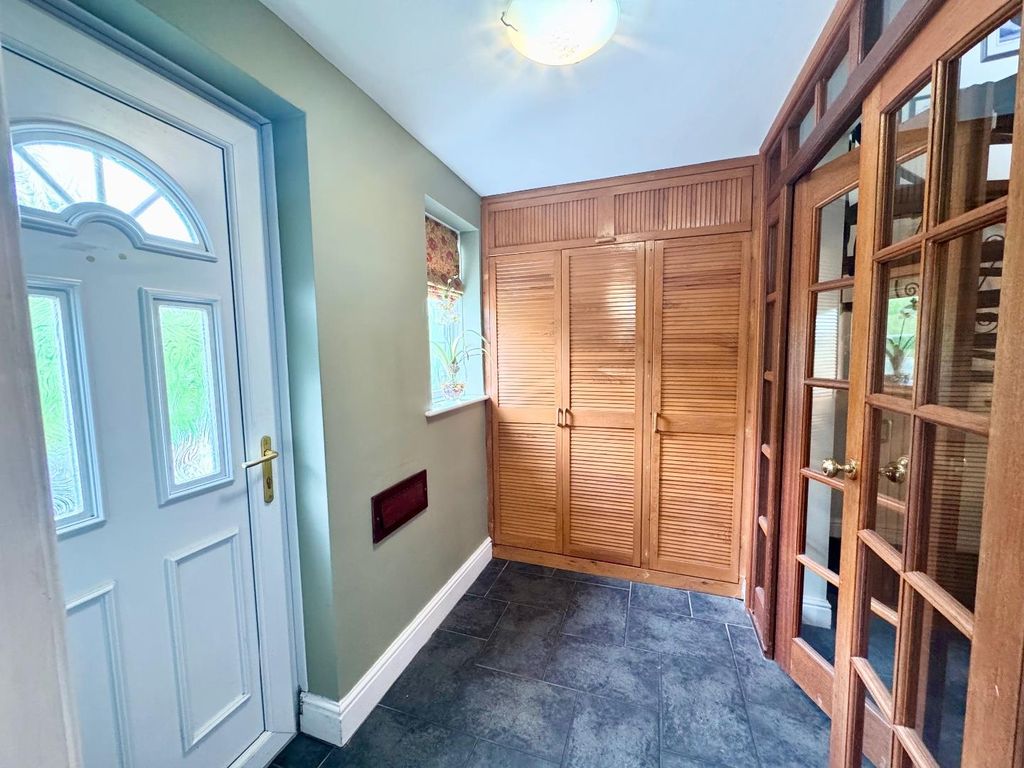 Property photo 3 of 25 Entrance