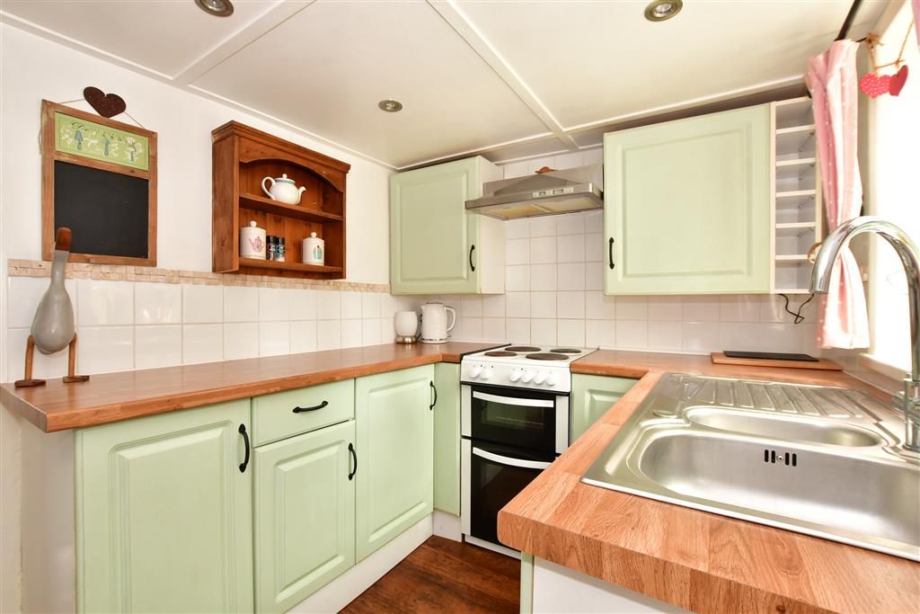 Property photo 3 of 9 Kitchen