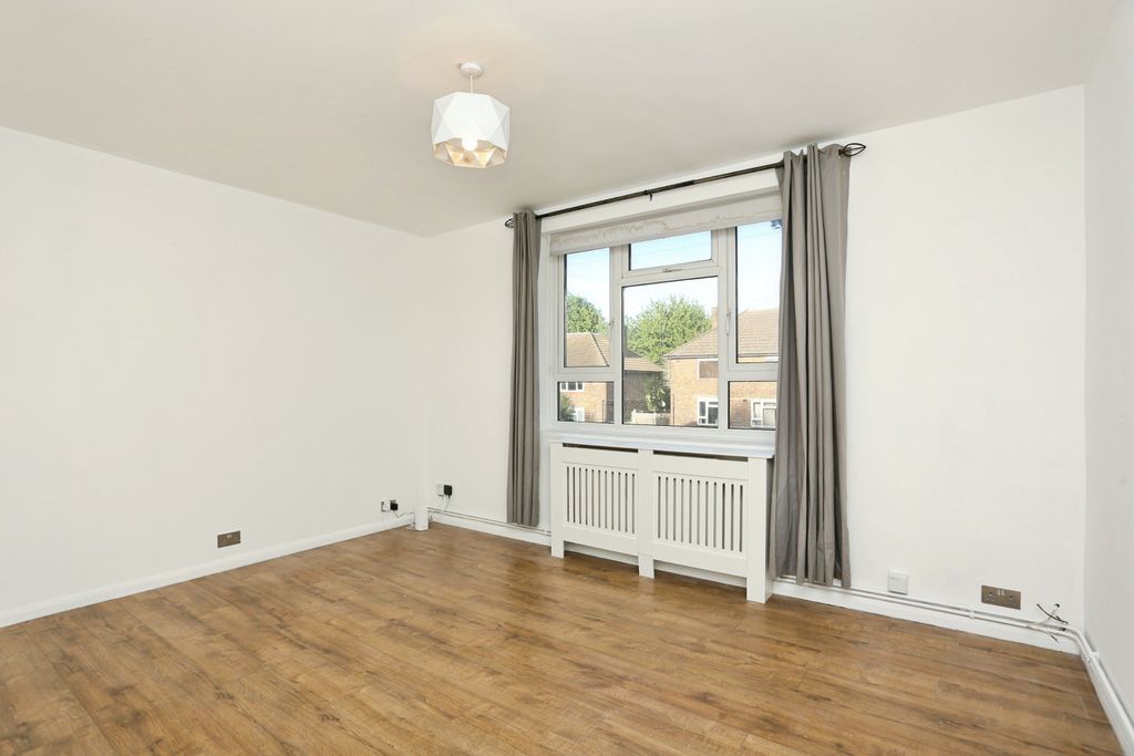 Property photo 3 of 16 Living Room