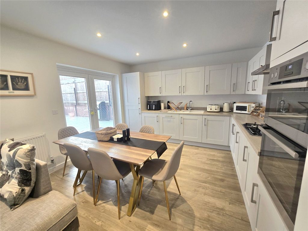 Property photo 2 of 18 Picture No. 15