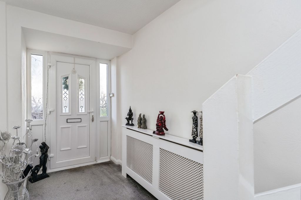 Property photo 2 of 16 Hallway