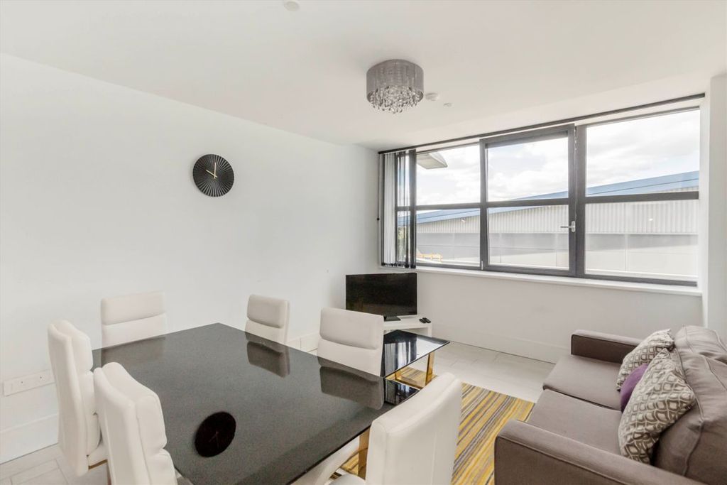 Property photo 2 of 5