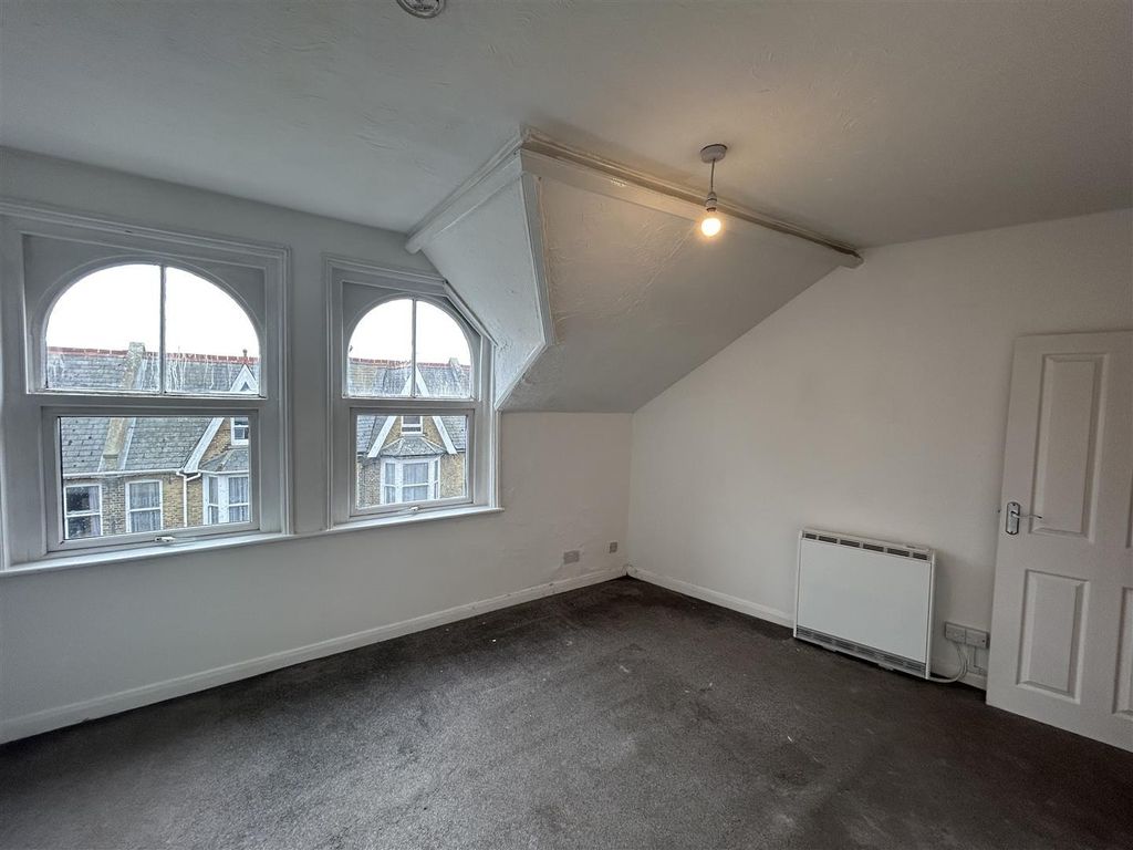Property photo 2 of 8 Xhla0Xf8Ukcgju5Jrffdqq.Jpg